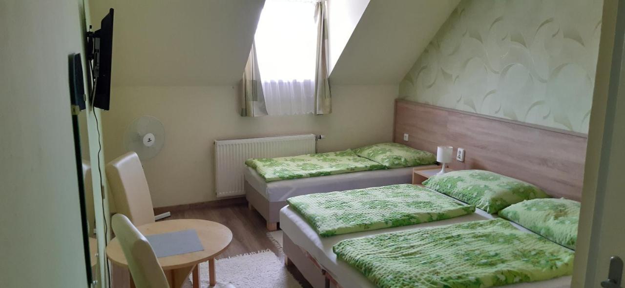Hajnalka vendégház Bük Esterno foto