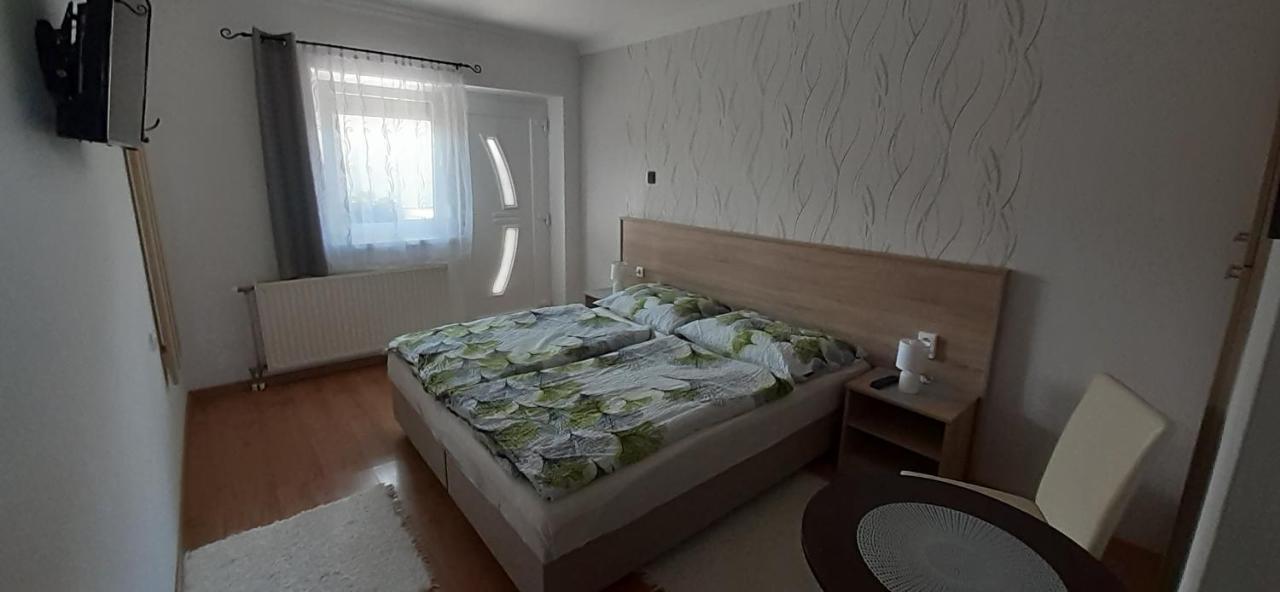 Hajnalka vendégház Bük Esterno foto