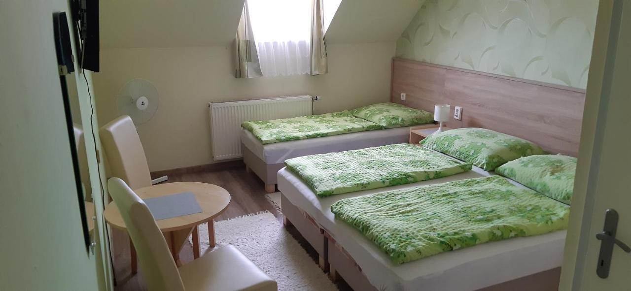 Hajnalka vendégház Bük Esterno foto