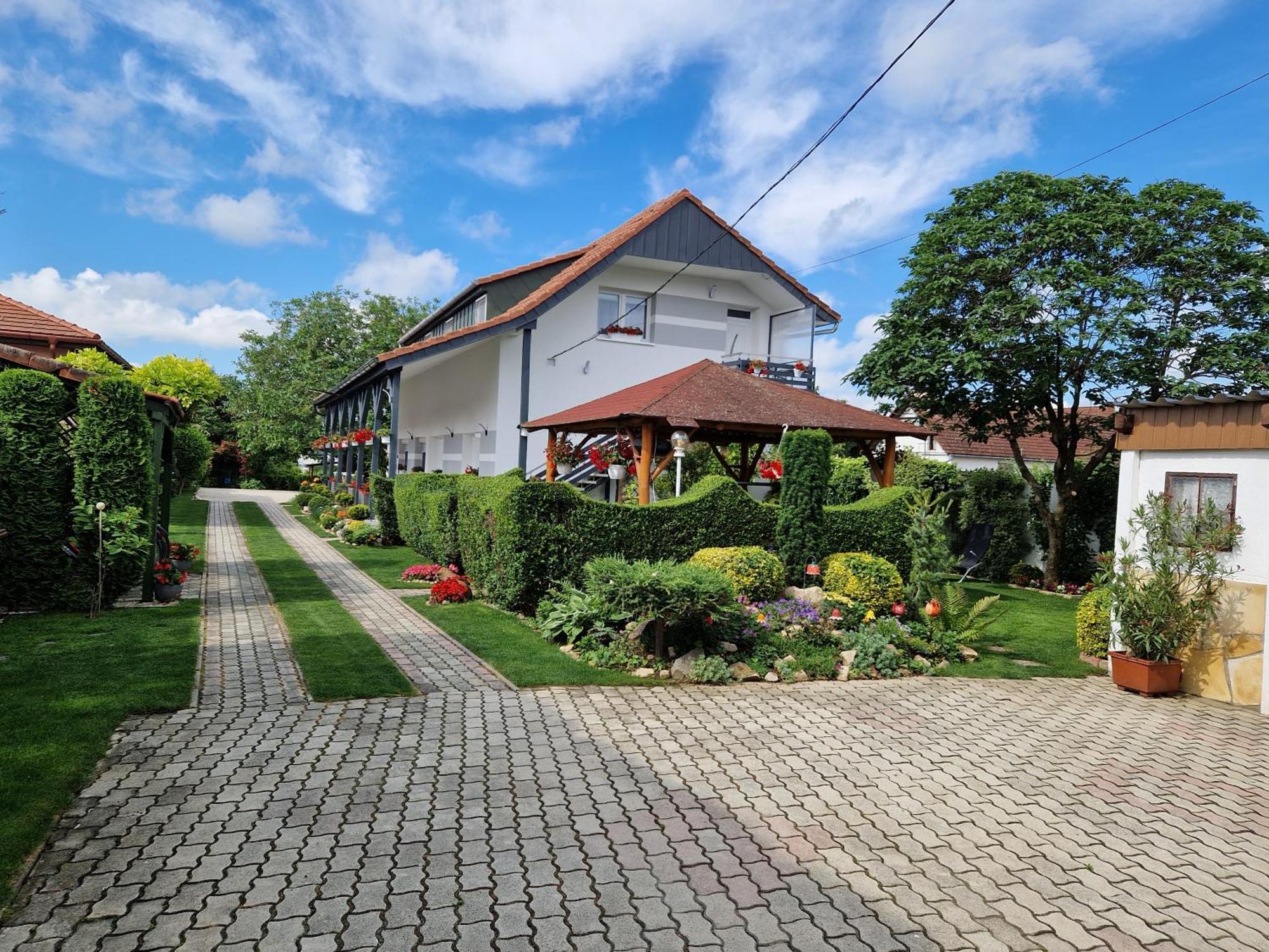 Hajnalka vendégház Bük Esterno foto